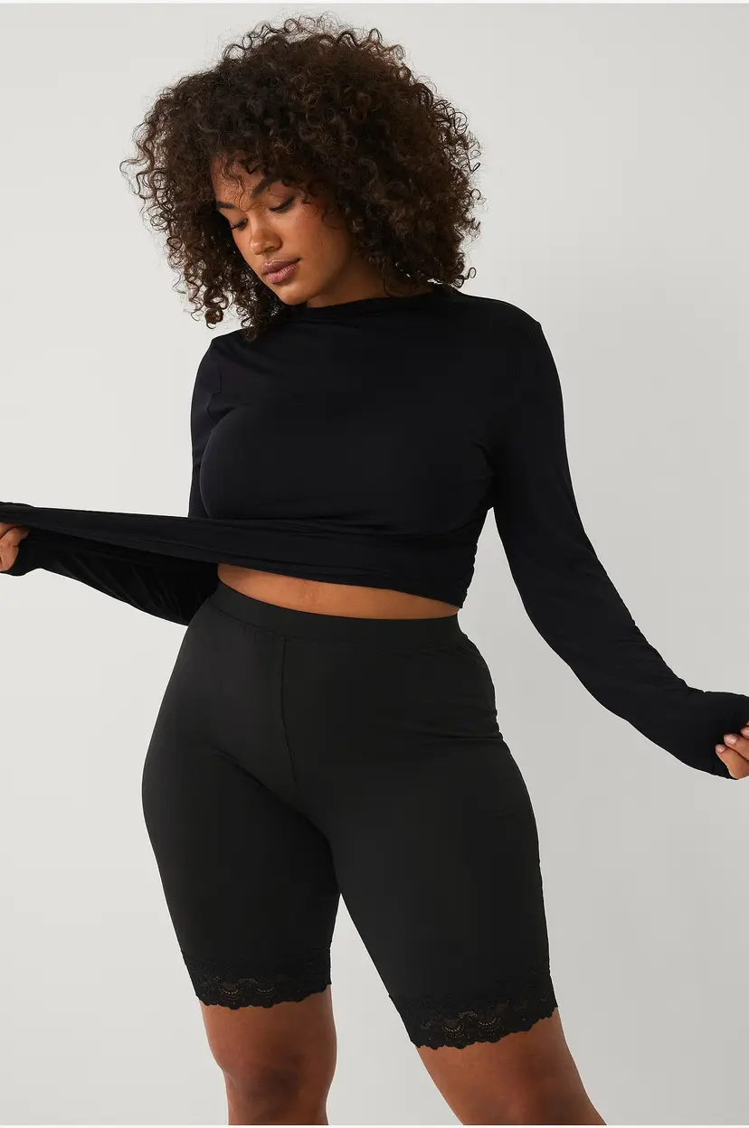 Ellos Plus collection Sykkelshortser med blonder - Svart