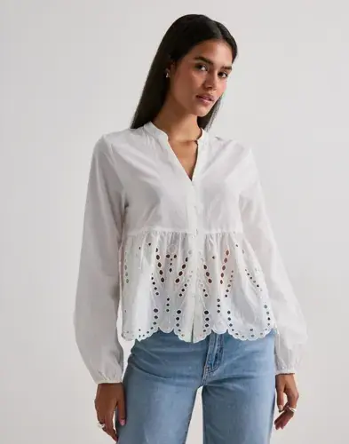ONLY Only - Hvit - Onldewina Ls V-Neck Anglaise Shirt