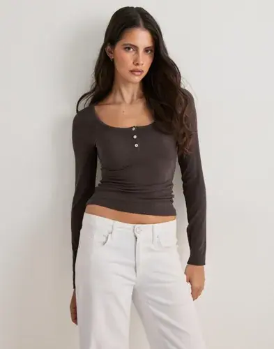 Nelly Nelly - Brun - Soft Wool Blend Button Top