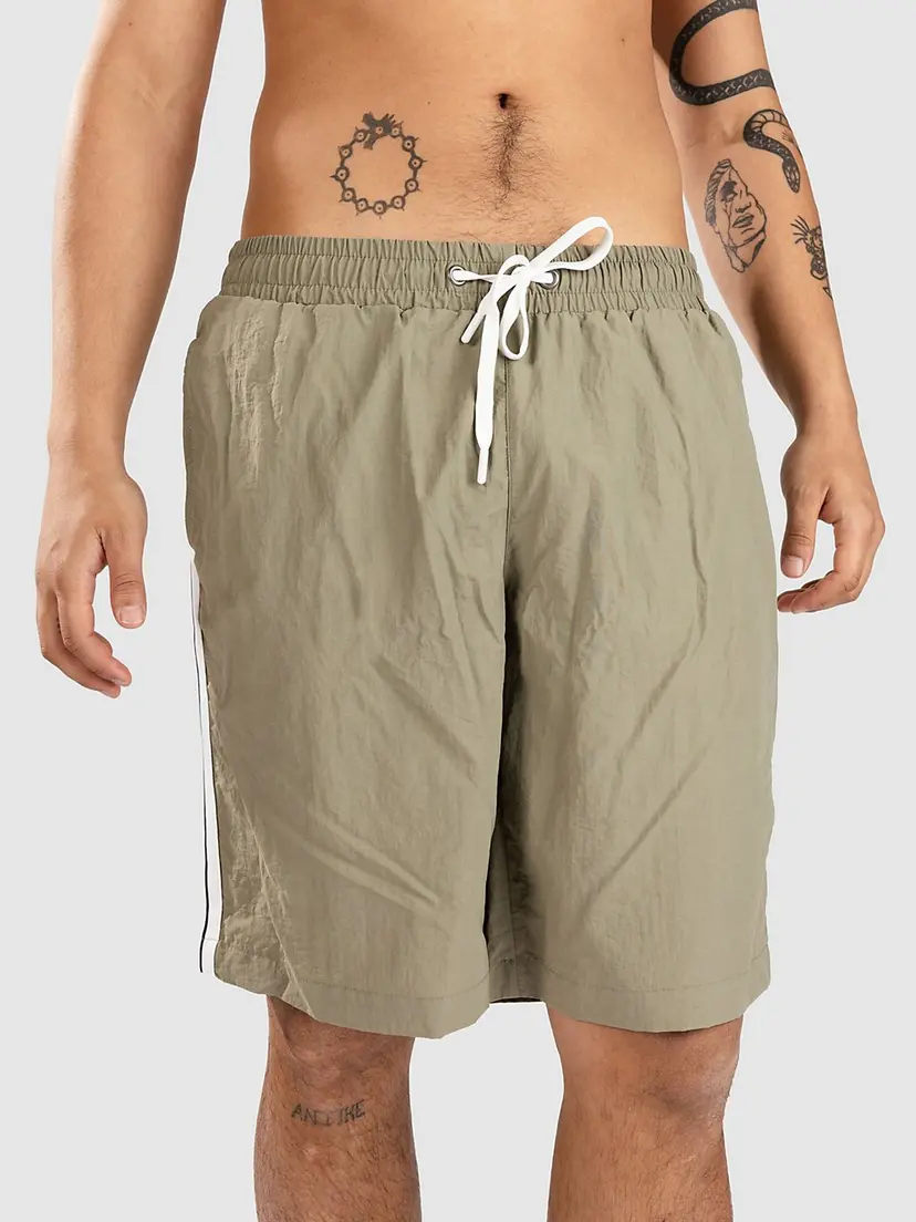 Urban Classics Urban Classics Patched Stripe Boardshorts grønn