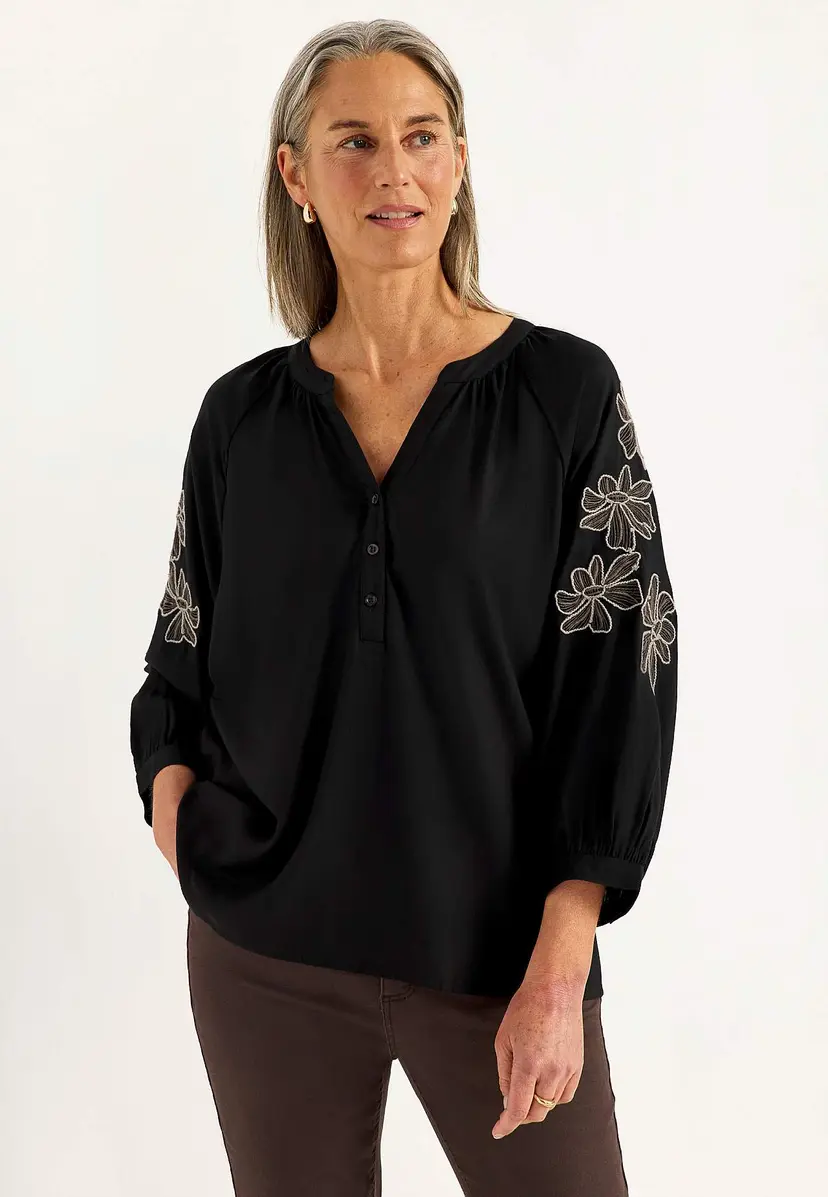 Cellbes of Sweden Viskosebluse med broderi