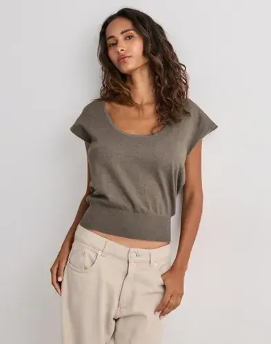 Nelly Nelly - Brun - Deep Neck Knit Top