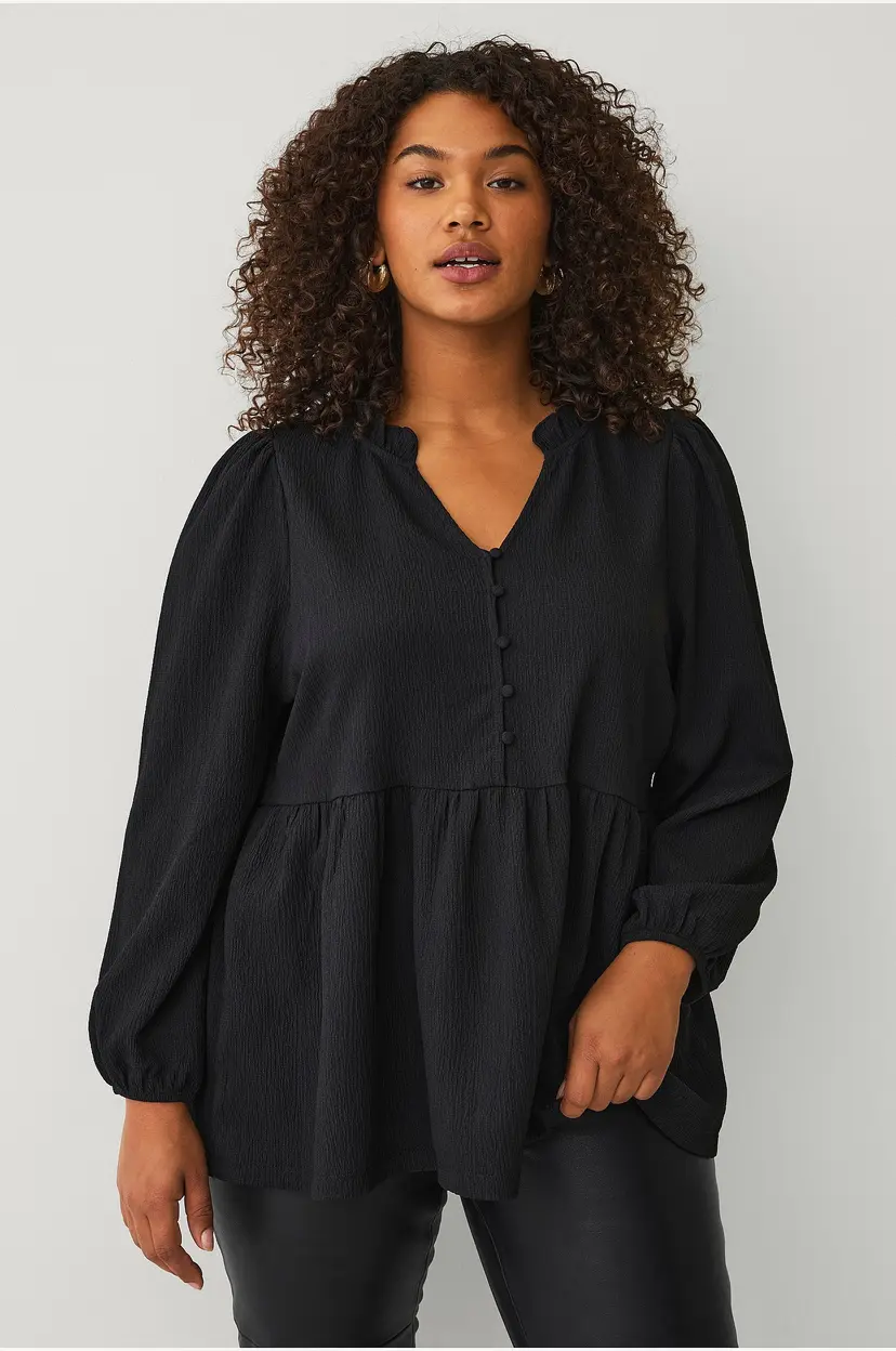Ellos Plus collection Topp med peplum - Svart