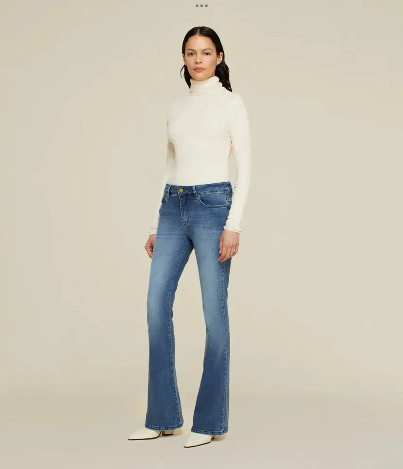 Lois Raval-16 Re Ram Cobalt