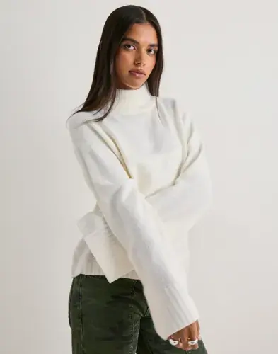 Nelly Nelly - Hvit - Wide Sleeve Polo Knit Sweater