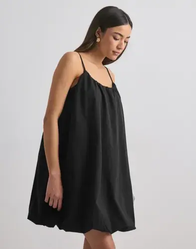 ONLY Only - Svart - Onlfiru Strap Short Balloon Dress W