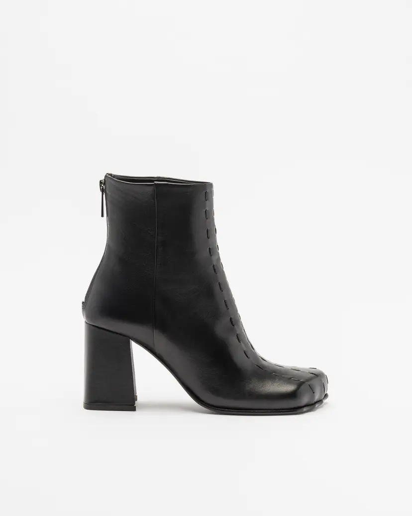 The Lab.yrinth The Lab.yrinth A80 Black Ankle Boots