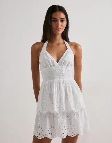 Nelly Nelly - Hvit - Tied Embroidered Dress