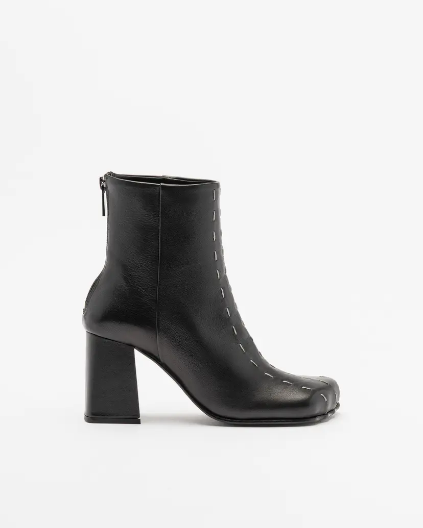 The Lab.yrinth The Lab.yrinth A80 Black Ankle Boots