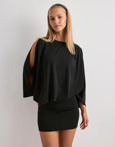 Nelly Nelly - Svart - Drapy Slit Dress