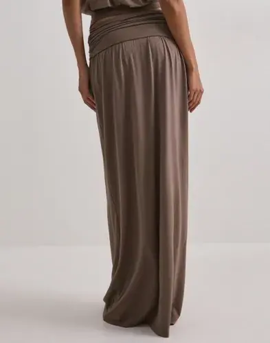 Nelly Nelly - Brun - Low Waist Flowy Maxi Skirt