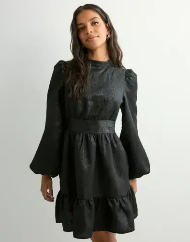 Vero Moda Vero Moda - Svart - Vmsulle New Ls Short Dress Wvn Exp