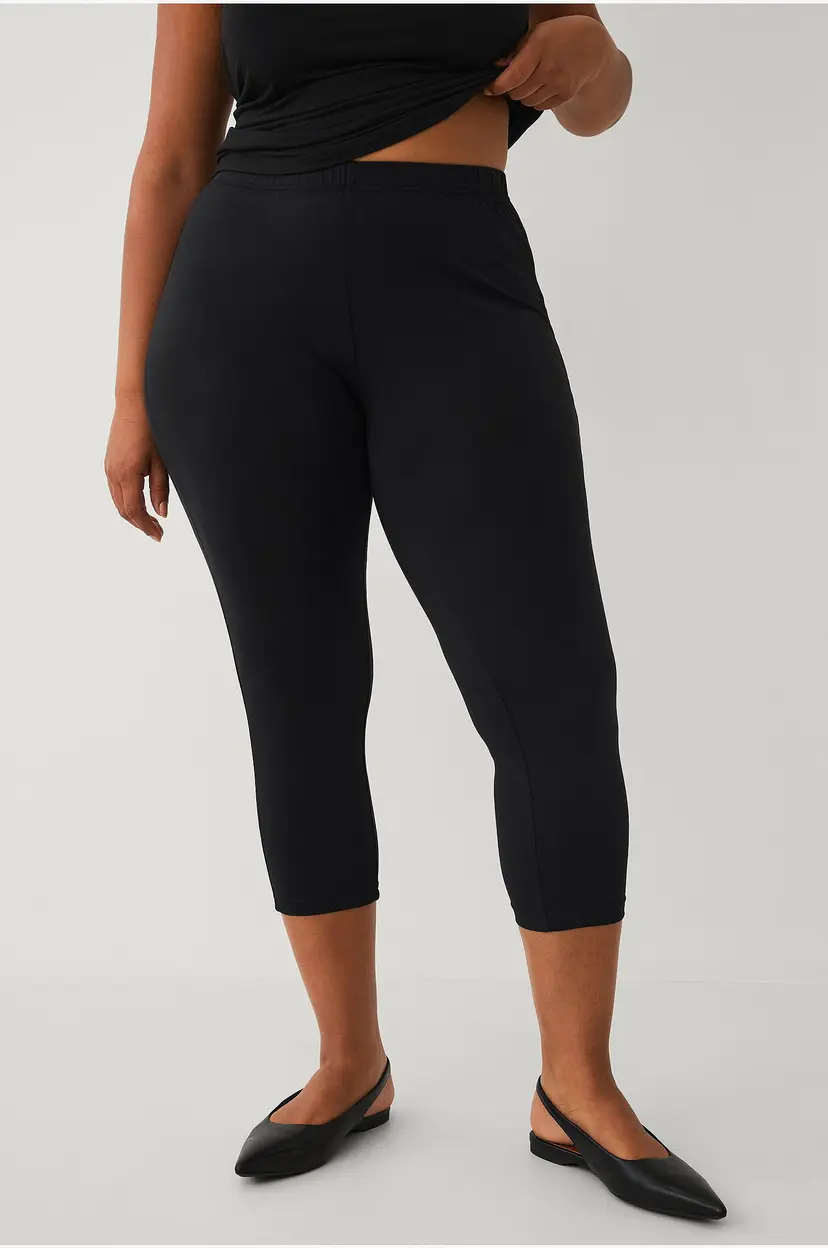 Ellos Plus collection Leggings med en caprilengde - Svart