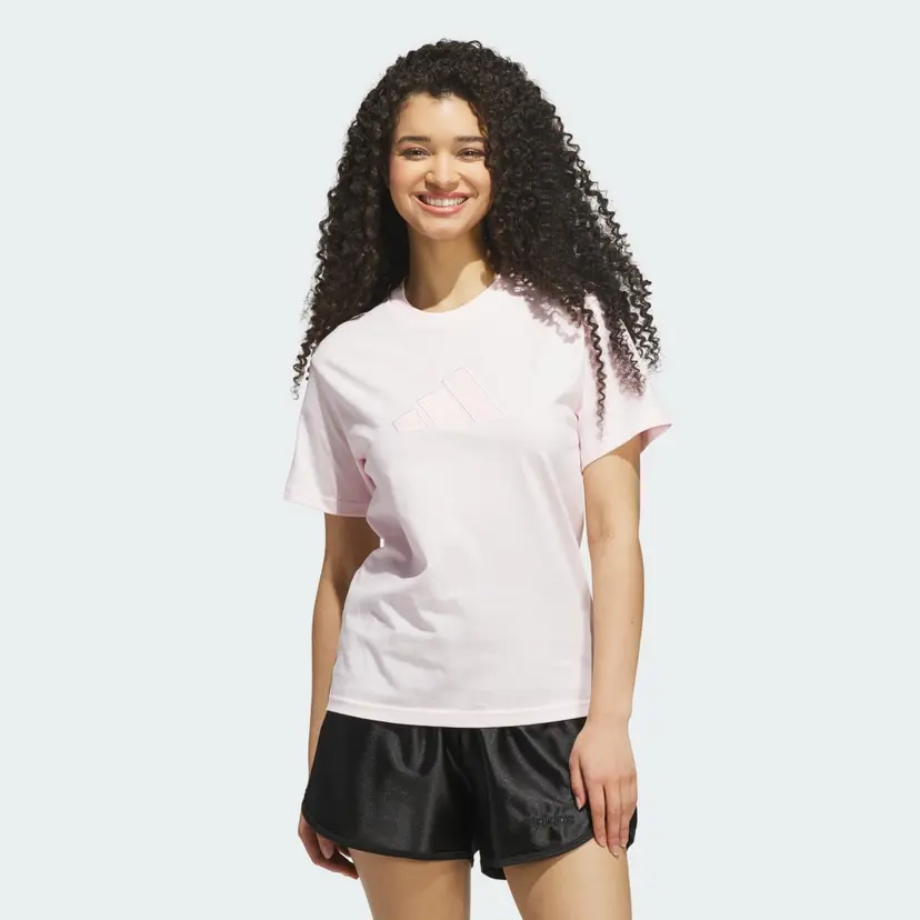 Adidas SATIN-FILLED LOGO GRAPHIC T-SKJORTE