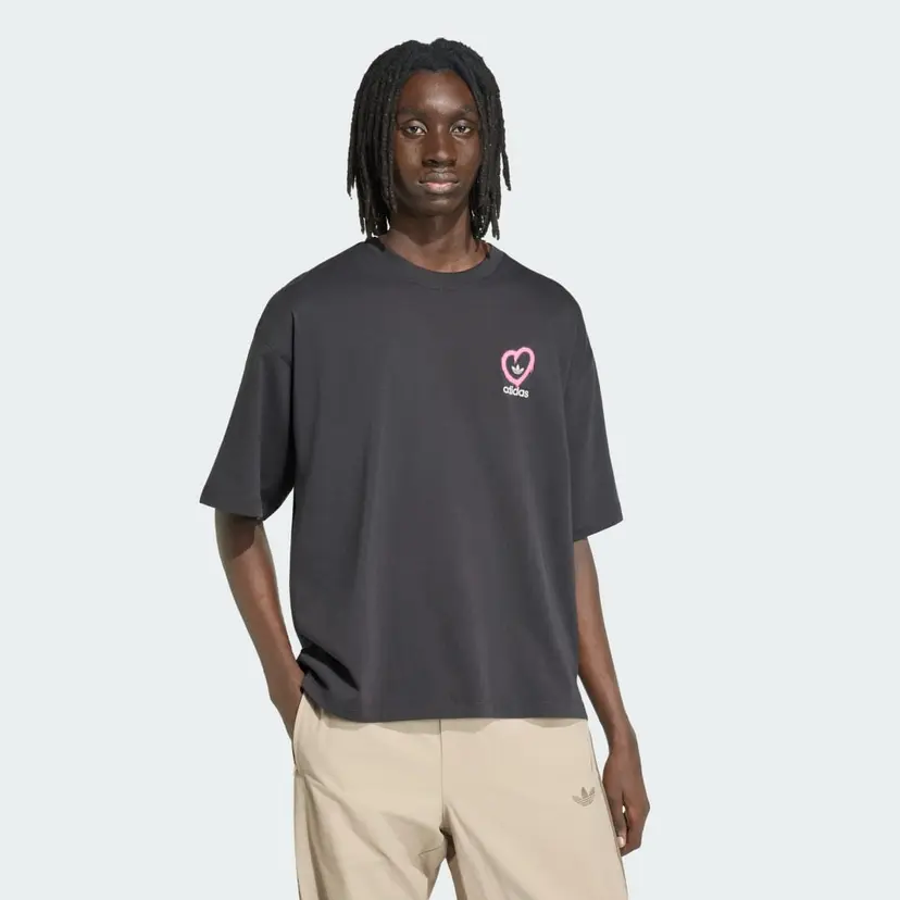 Adidas V-DAY BIG HEART GRAPHIC T-SKJORTE