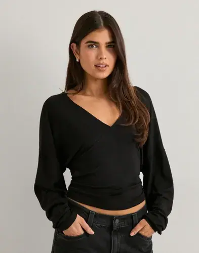 Nelly Nelly - Svart - Soft Plunge LS Top