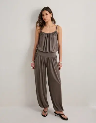Nelly Nelly - Brun - Stunning Flowy Jumpsuit