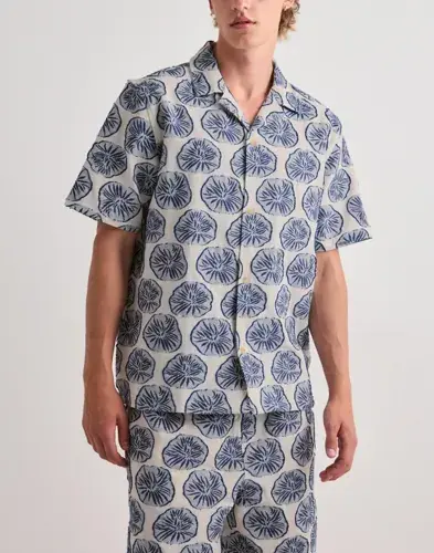 Les Deux Les Deux Dahlia Jacquard Ss Shirt Kortermede skjorter Blå