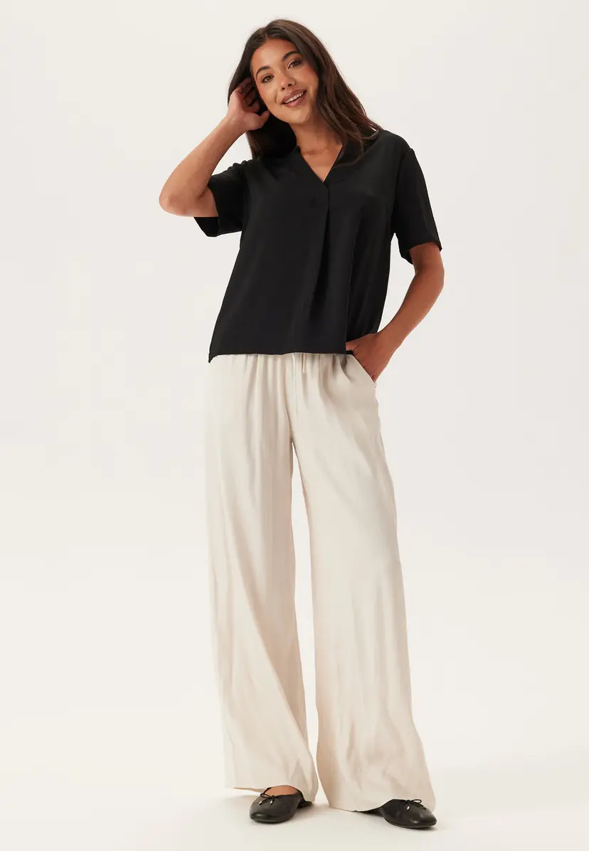Bubbleroom V-neck Blouse