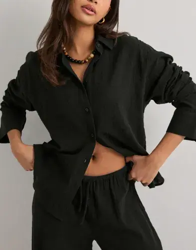 Nelly Nelly - Svart - Easy Breeze Shirt