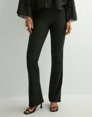ONLY Only - Svart - Onllisa Shine Pinstripe Flared Pant