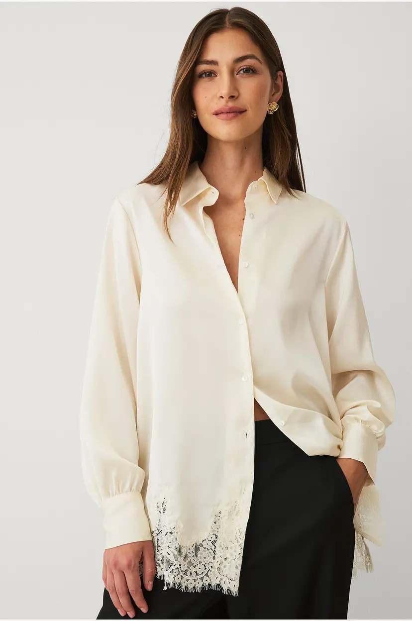 Ellos Collection Satengbluse med blondekant - Hvit