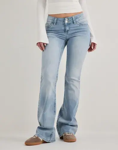 Nelly Nelly - Blå - Low Waist Bootcut Stitch Jeans