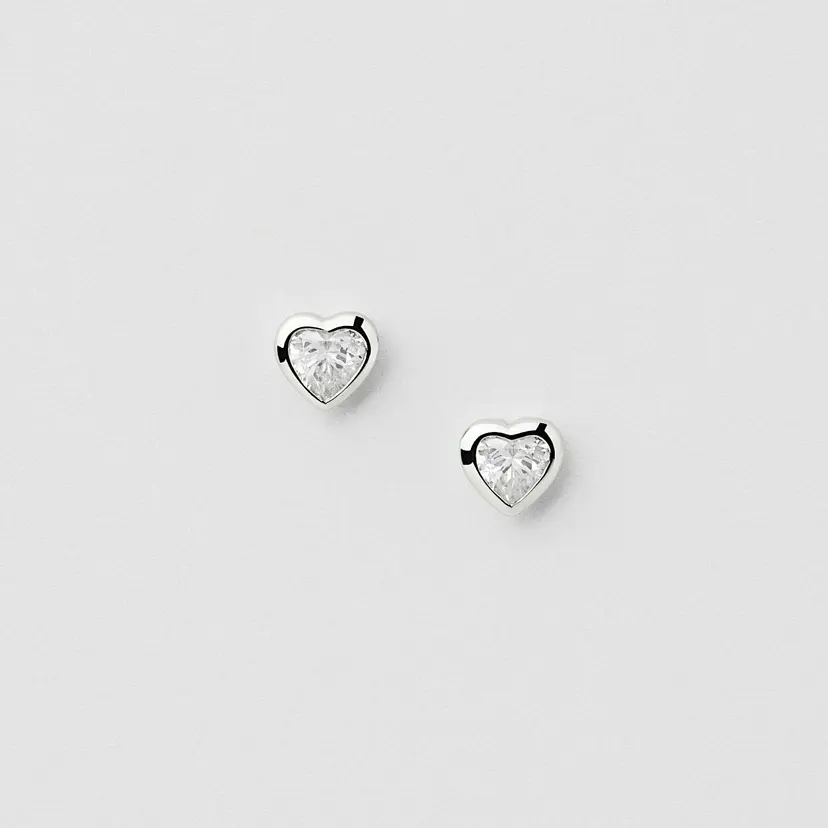 Safira Bezel Heart Studs
