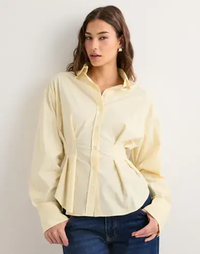 Nelly Nelly - Gul - Shaped Shirt