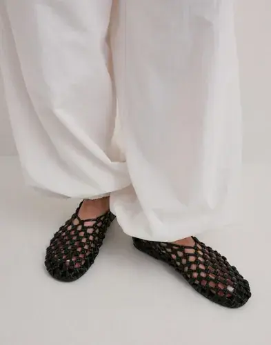 Nelly Nelly - Svart - Braided Flat