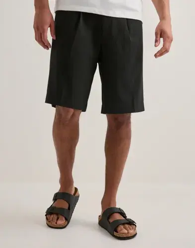 Que Sera Sera Que Sera Sera Sheldon Suit Shorts Tynne shorts Svart
