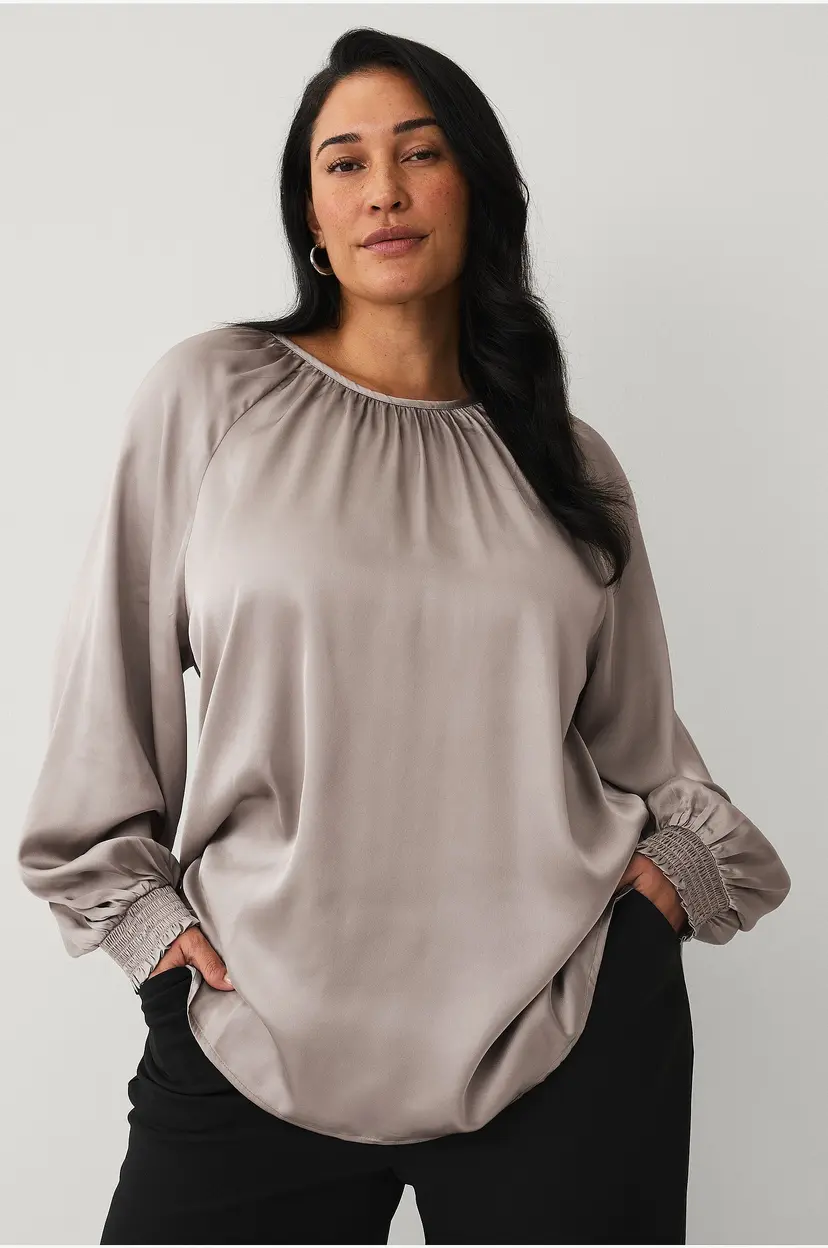 Ellos Plus collection Bluse i sateng - Beige