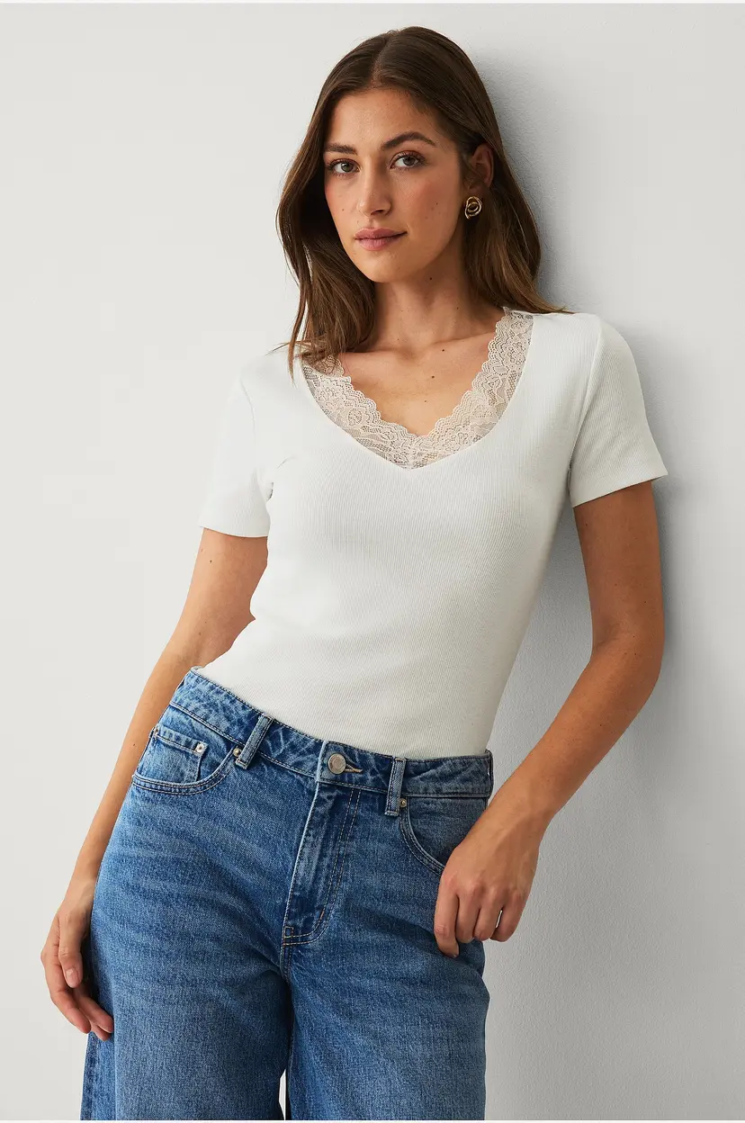 Ellos Collection Topp med blondedetalj - Hvit