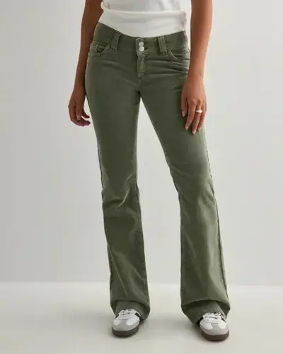 Nelly Nelly - Grønn - Low Waist Corduroy Stitch Jeans