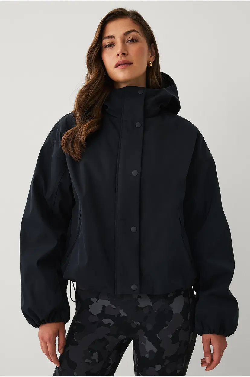 Ellos STUDIO Jakke WR Short Jacket W Hood - Svart