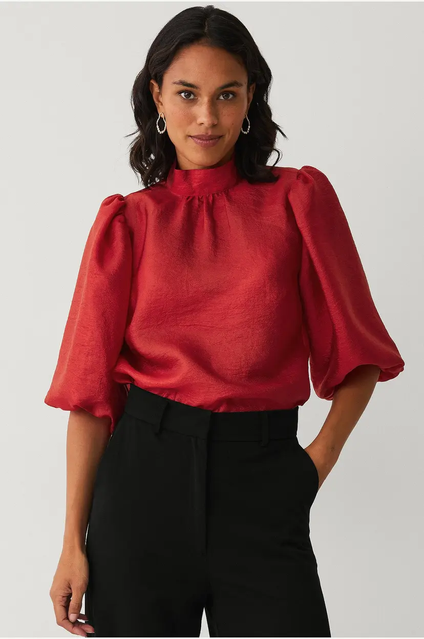 Ellos Collection Glanset bluse med høy hals og puffermermer - Rød