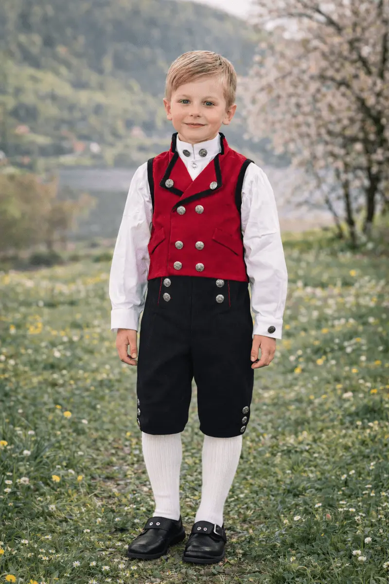 Salto Salto Festdrakt Gutt Rød (116 / 6 år)