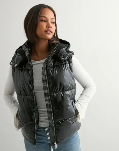 Nelly Nelly - Svart - Everyday Shiny Puffer Vest