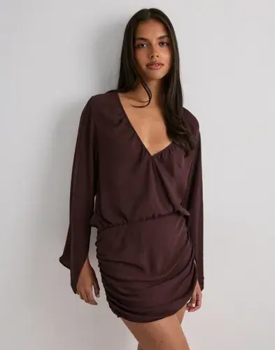 Nelly Nelly - Brun - Wrap Volume Sleeve Dress