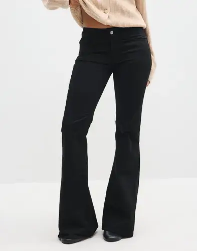 Nelly Nelly - Svart - Super Flare Jeans