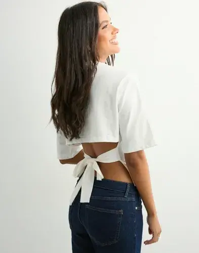 Nelly Nelly - Hvit - Open Back Tie Tee
