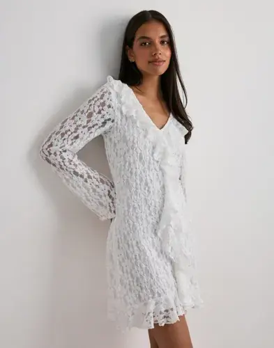 Vero Moda Vero Moda - Hvit - Awkienna Ls V-Neck Short Lace Dress