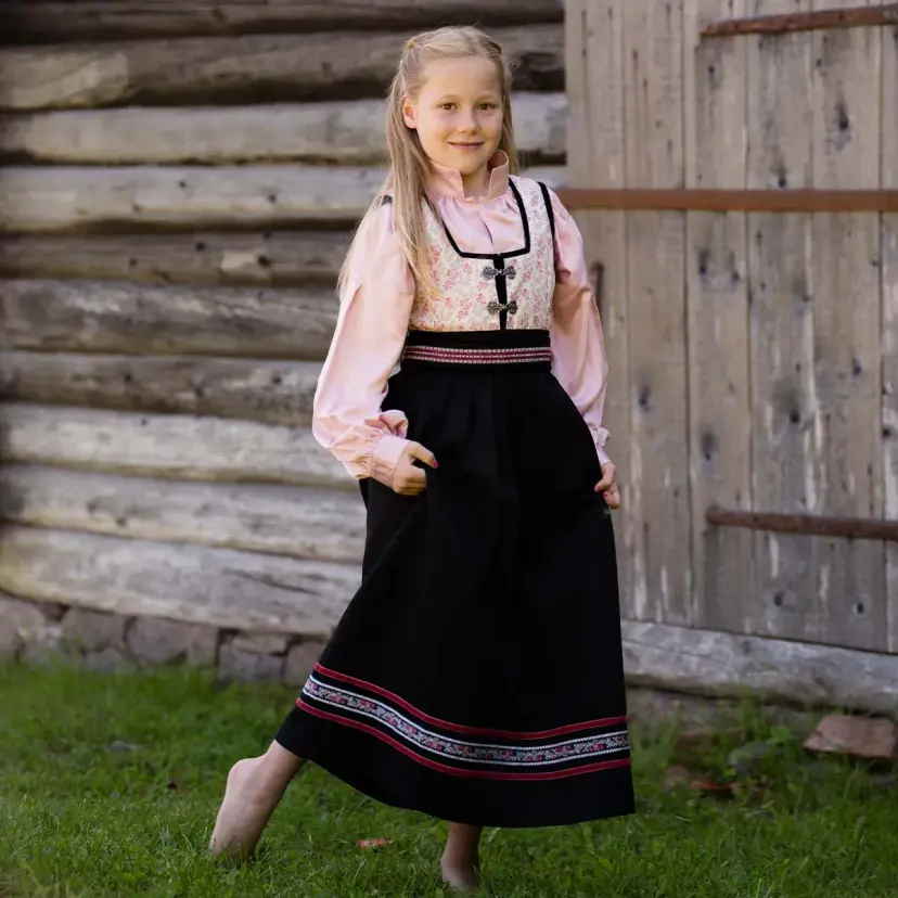 Salto Salto Oline Festdrakt Med Satin Bluse Rosa Flower (104 / 4 år)