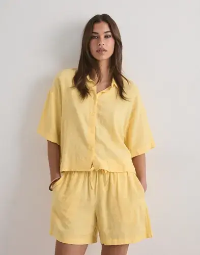 Vero Moda Vero Moda - Gul - Vmlinn 2/4 Short Shirt Wvn Noos