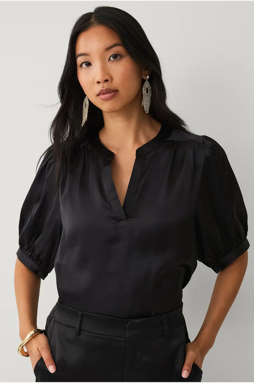 Ellos Collection Bluse i skinnende sateng - Svart