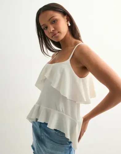Nelly Nelly - Hvit - Cute Flounce Strap Top