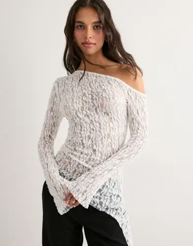 Nelly Nelly - Hvit - Asymmetric Lace Top