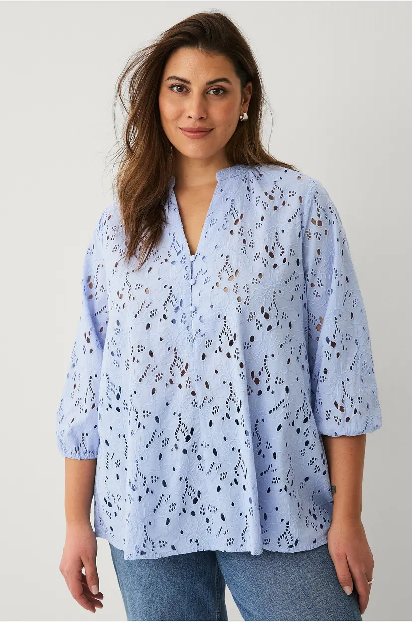 Ellos Plus collection Bluse med hullbroderi - Blå