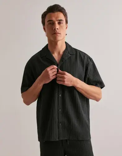Jack & Jones Jack & Jones Jjmassimo Resort Shirt Ss Ln Stripete skjorter Svart