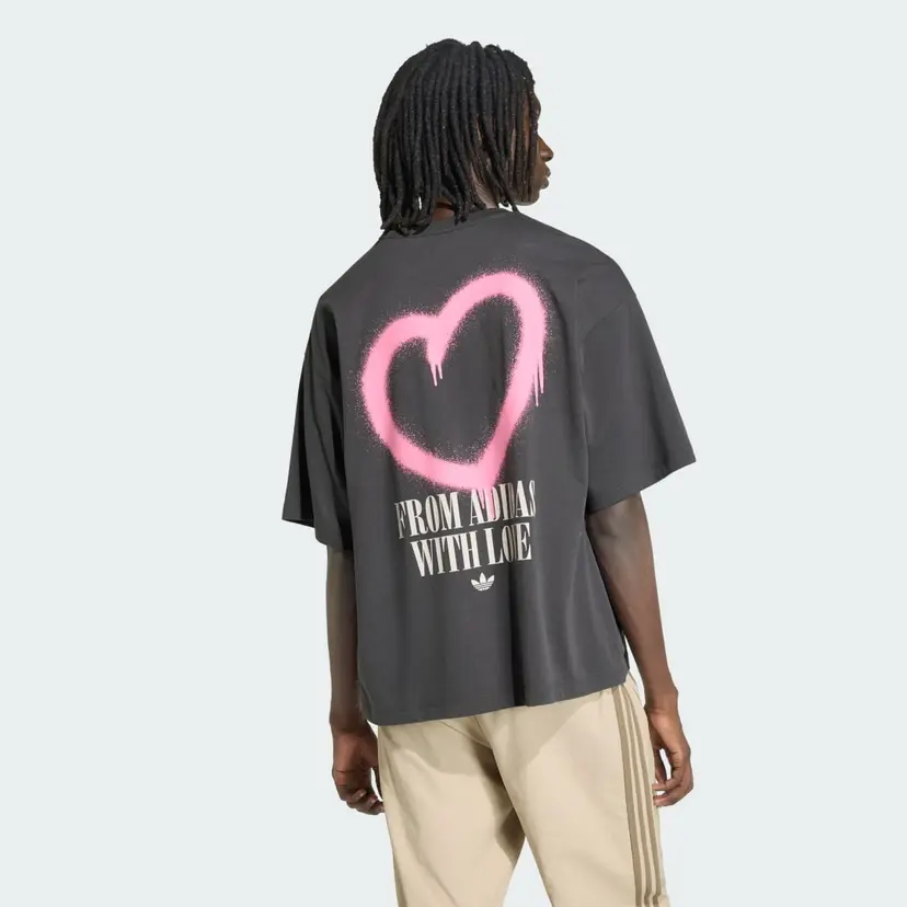 Adidas V-DAY BIG HEART GRAPHIC T-SKJORTE